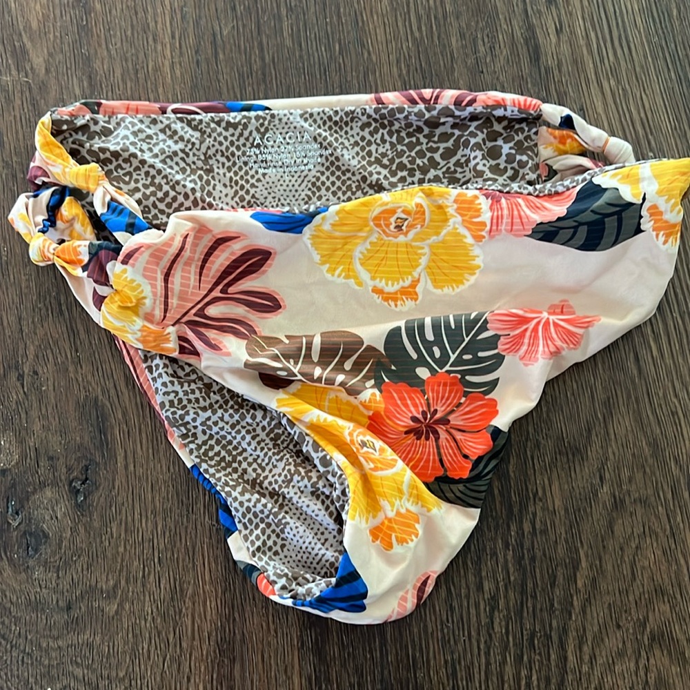 Acacia Large vintage Hawaiian floral bottoms. EUC.